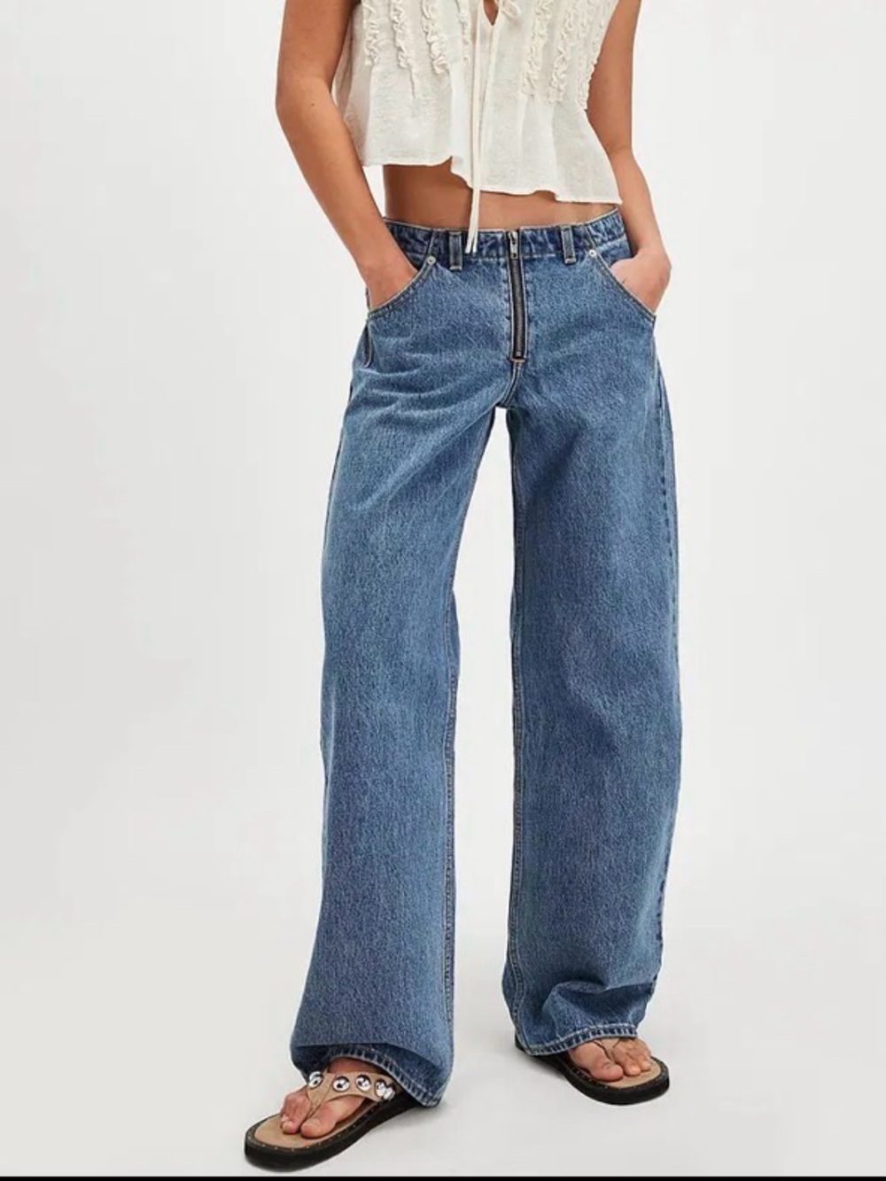 Levi’s Low Loose Barrel Leg Jeans Medium Wash Size 27
